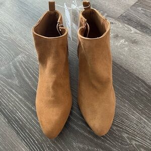 NWT Old Navy Brown Ankle Booties size 9